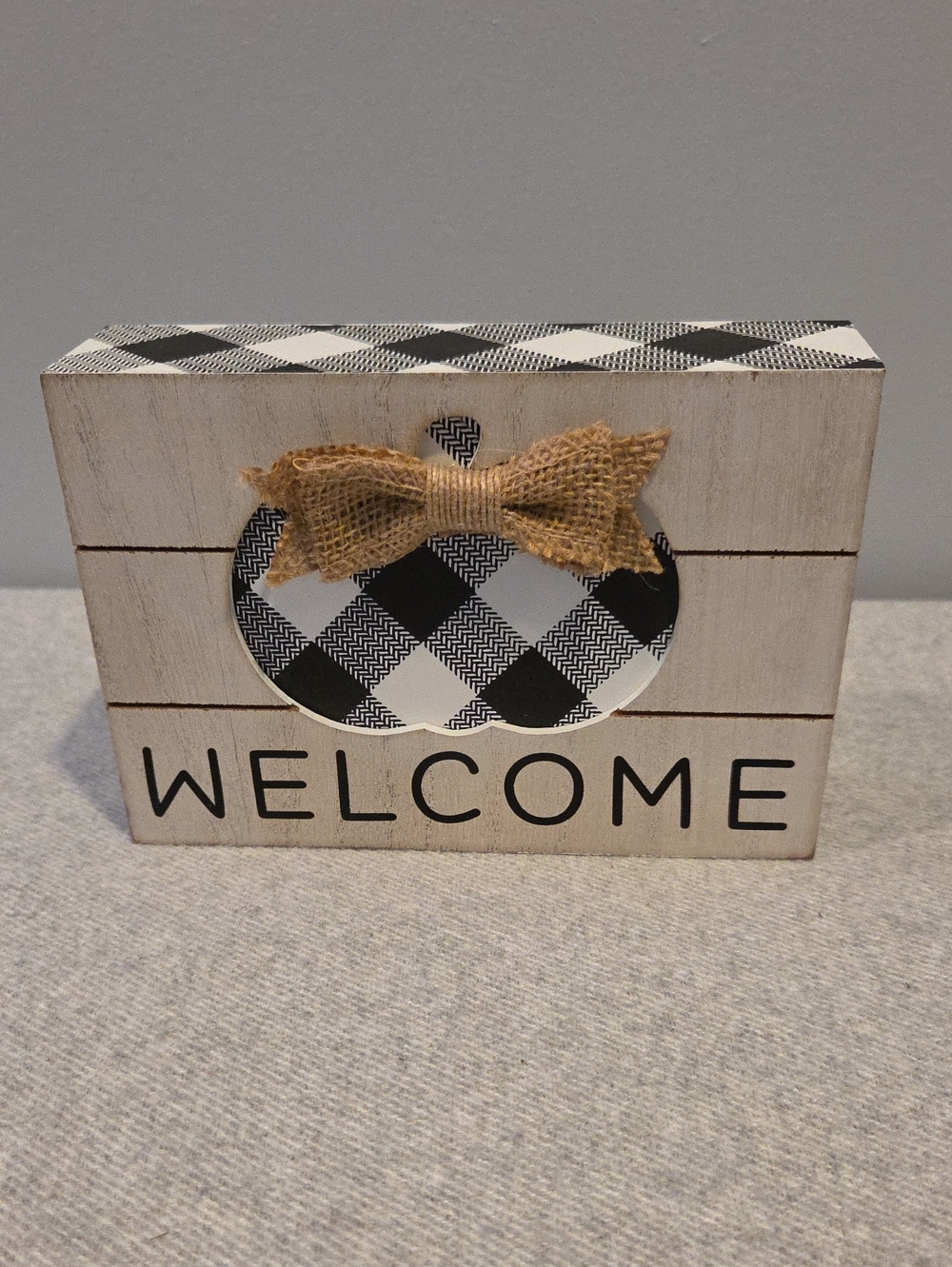 Wooden Welcome Sign With Black & White Plaid On Sides